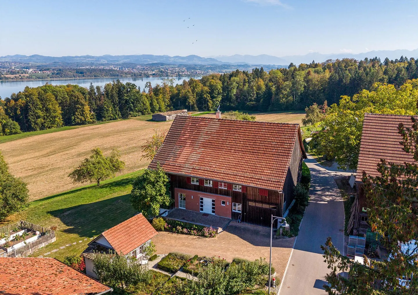 Landhausidylle mit Seesicht und grossem Garten - Photo 1 of 8