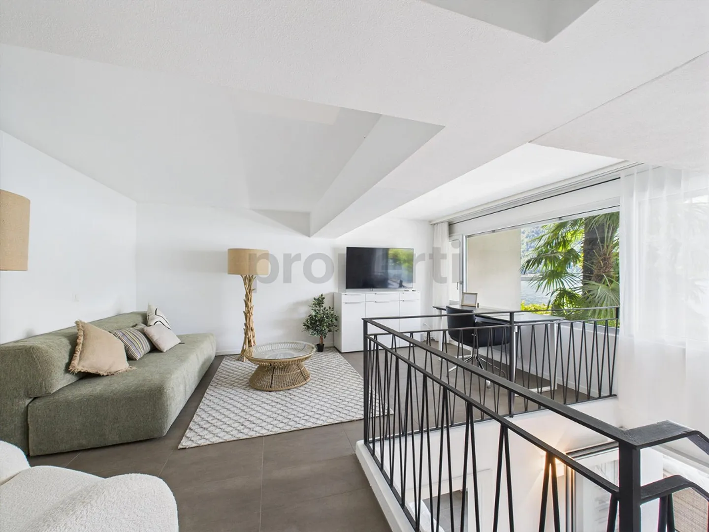 Elegante Villa in Bissone mit direktem Zugang zum Luganersee - Foto 7 von 14