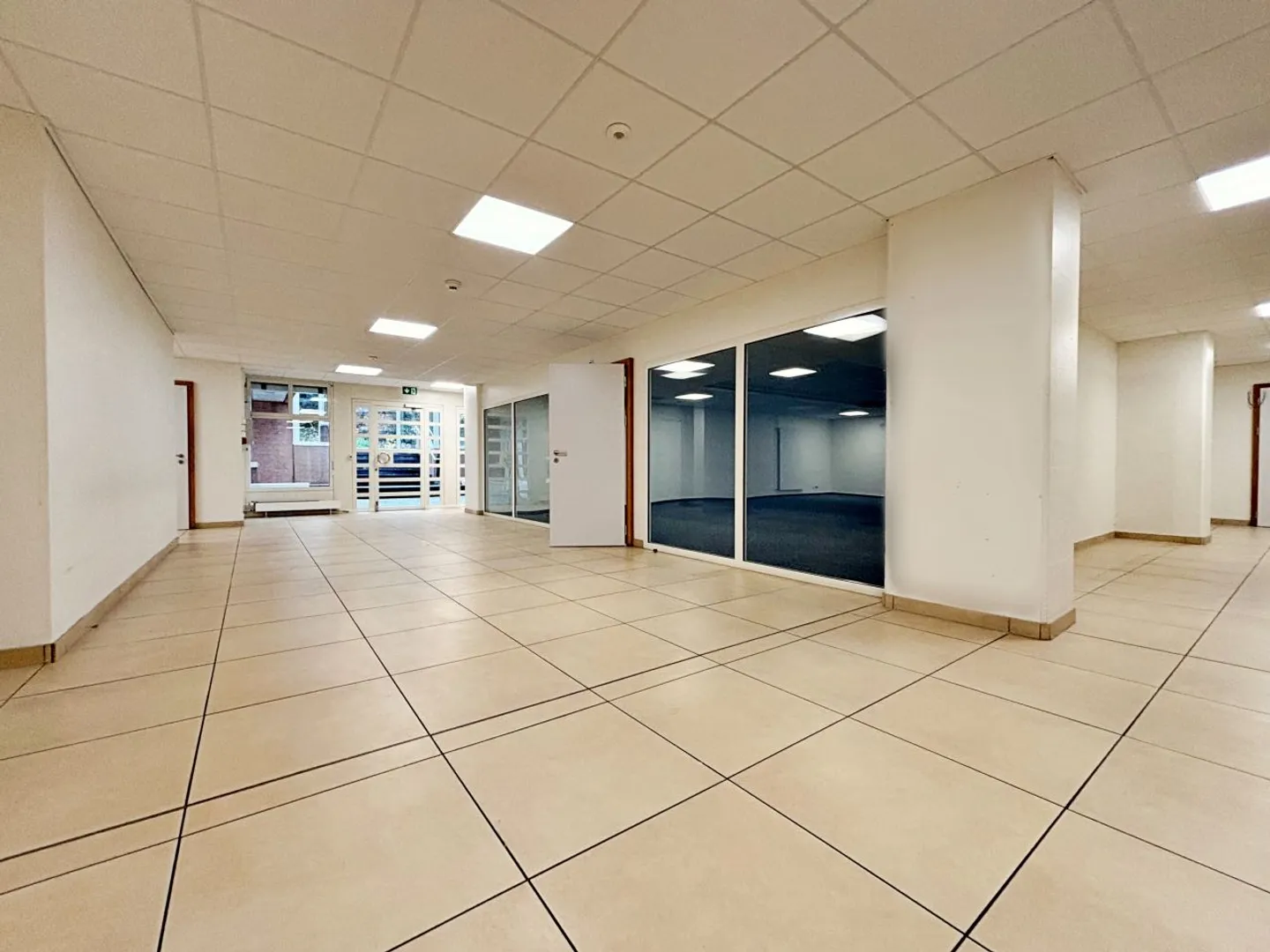 Exceptional commercial property in the center of Nyon - Photo 5 of 13