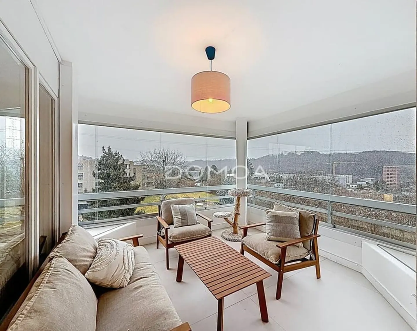 Attique rénové avec terrasse - Photo 5 sur 9