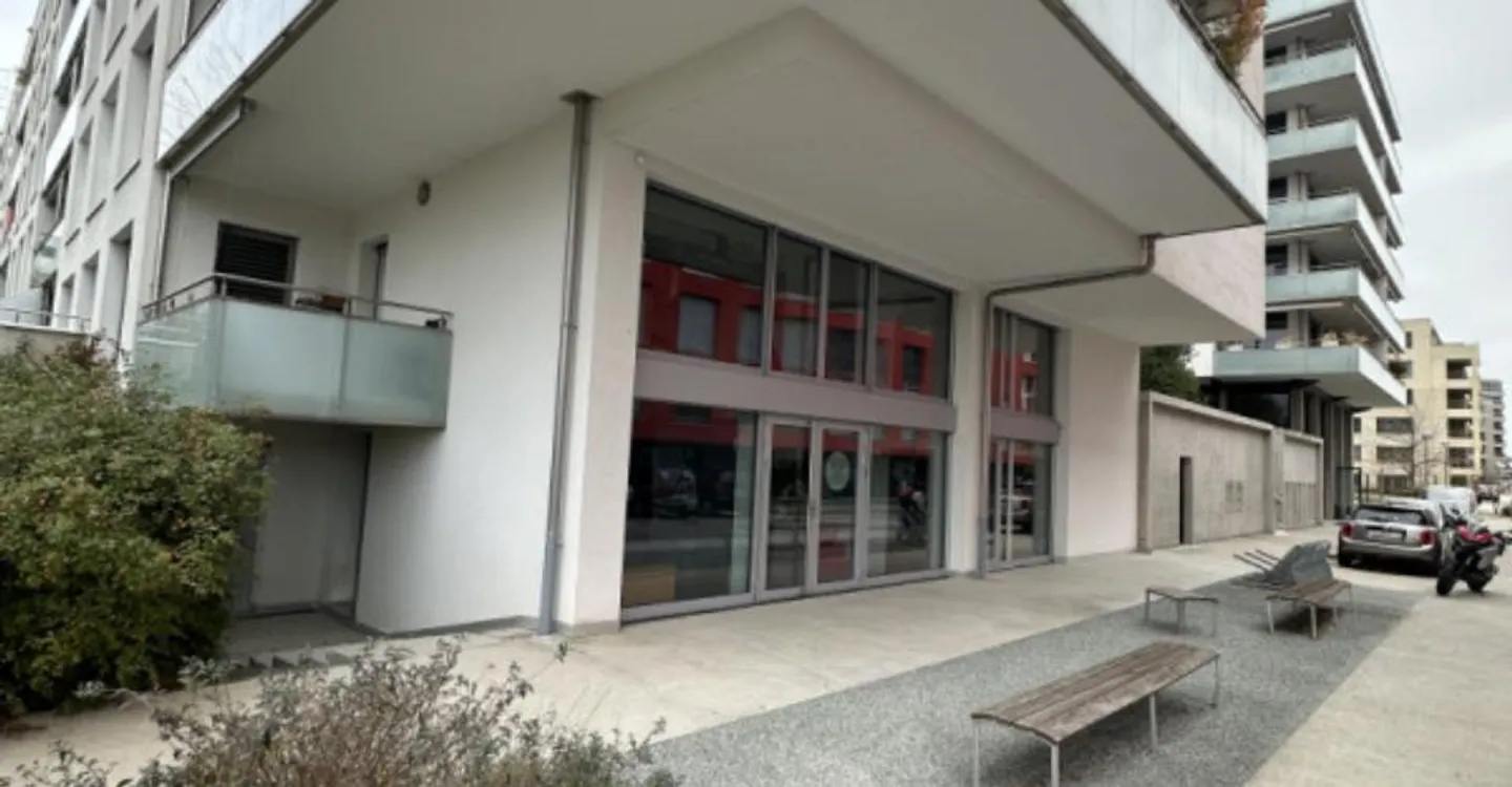 Spazio Commerciale in Zona Dinamica - Foto 1 di 6