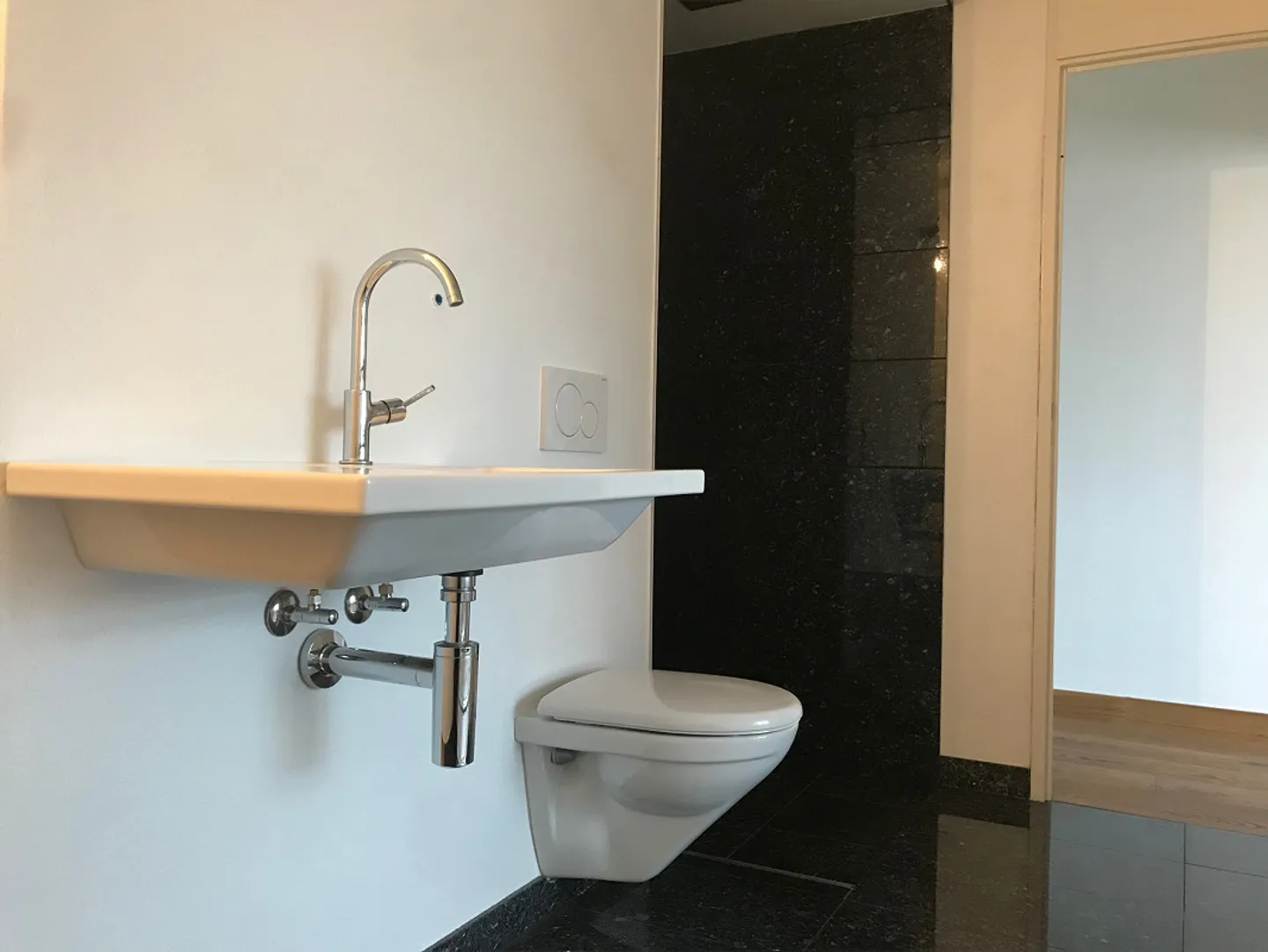 Large 3.5 Room Luxury Maisonette Apartment with Fantastic View - Photo 16 of 17
