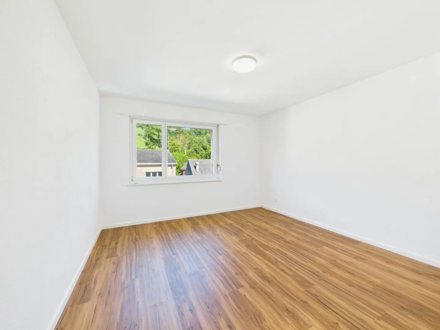 Charmante Dachwohnung mit Aussicht - Foto 3 von 7