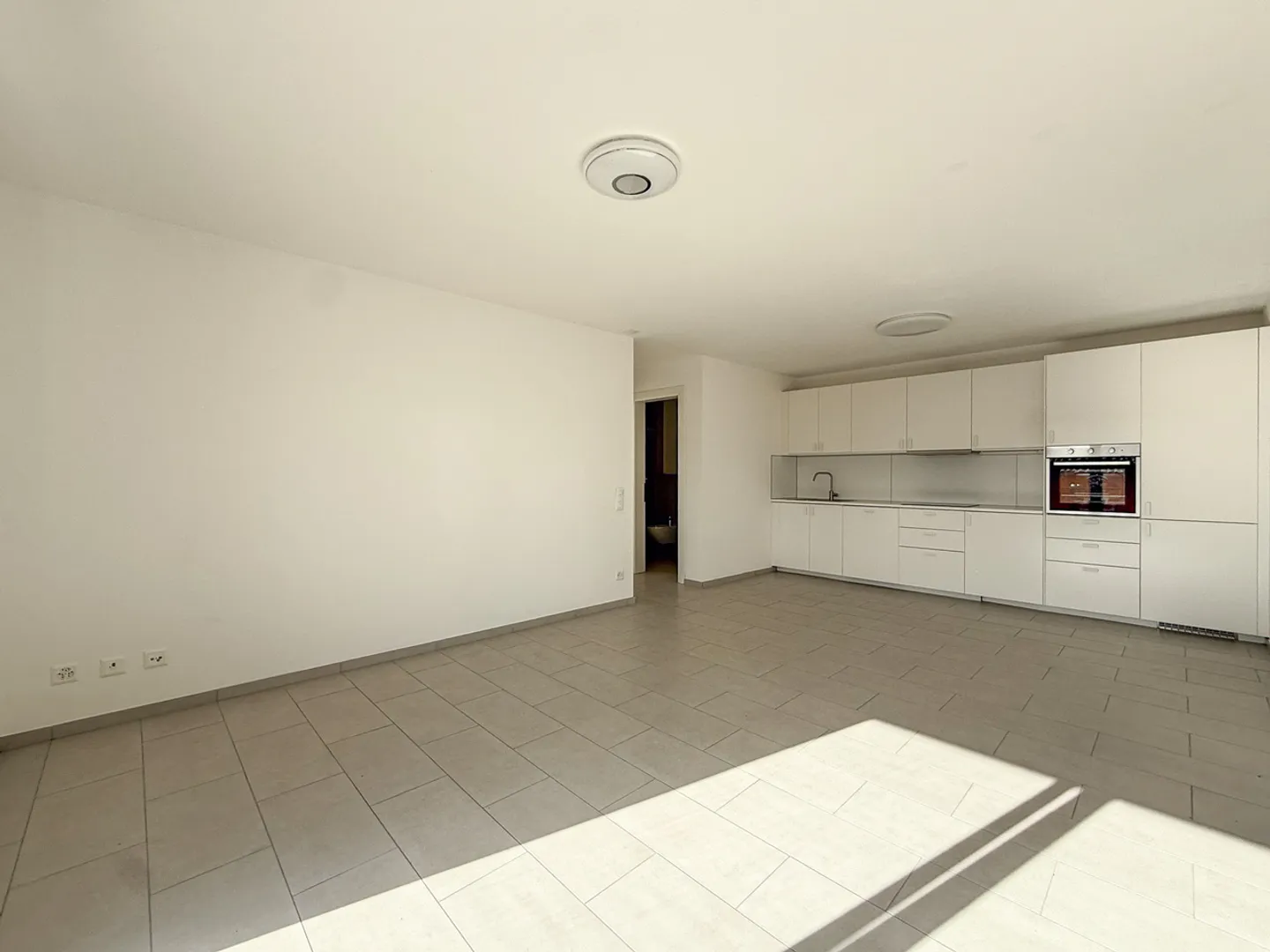 Modern 2.5 rooms with garden in Vernate - Photo 3 of 5