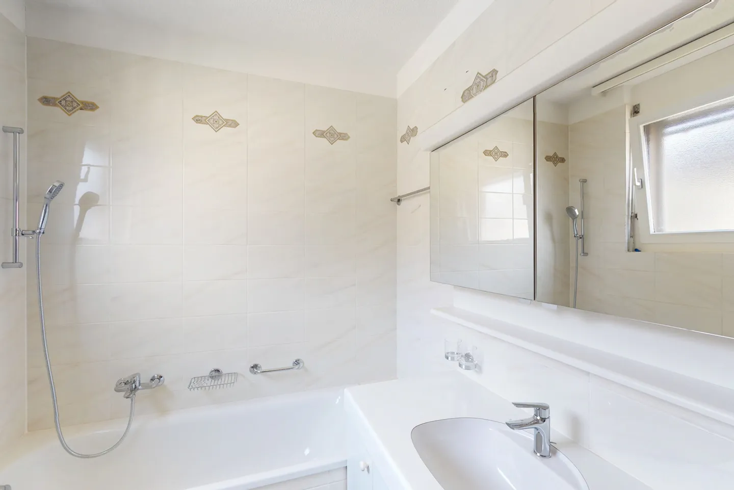 Ampio attico con camino e terrazza panoramica a Giubiasco - Foto 7 di 10