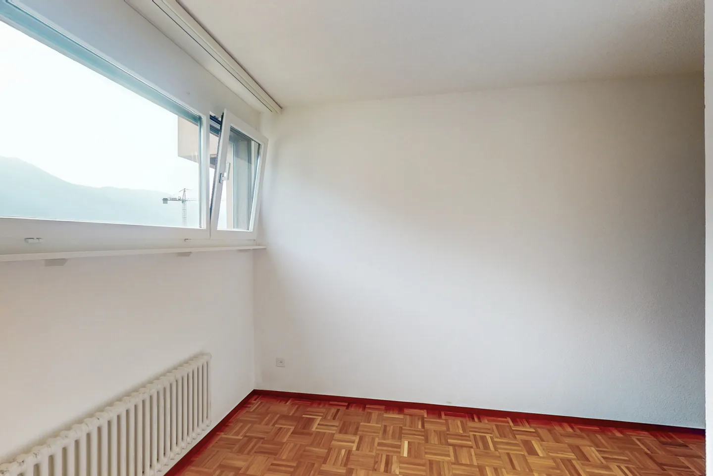 Ampio attico con camino e terrazza panoramica a Giubiasco - Foto 8 di 10