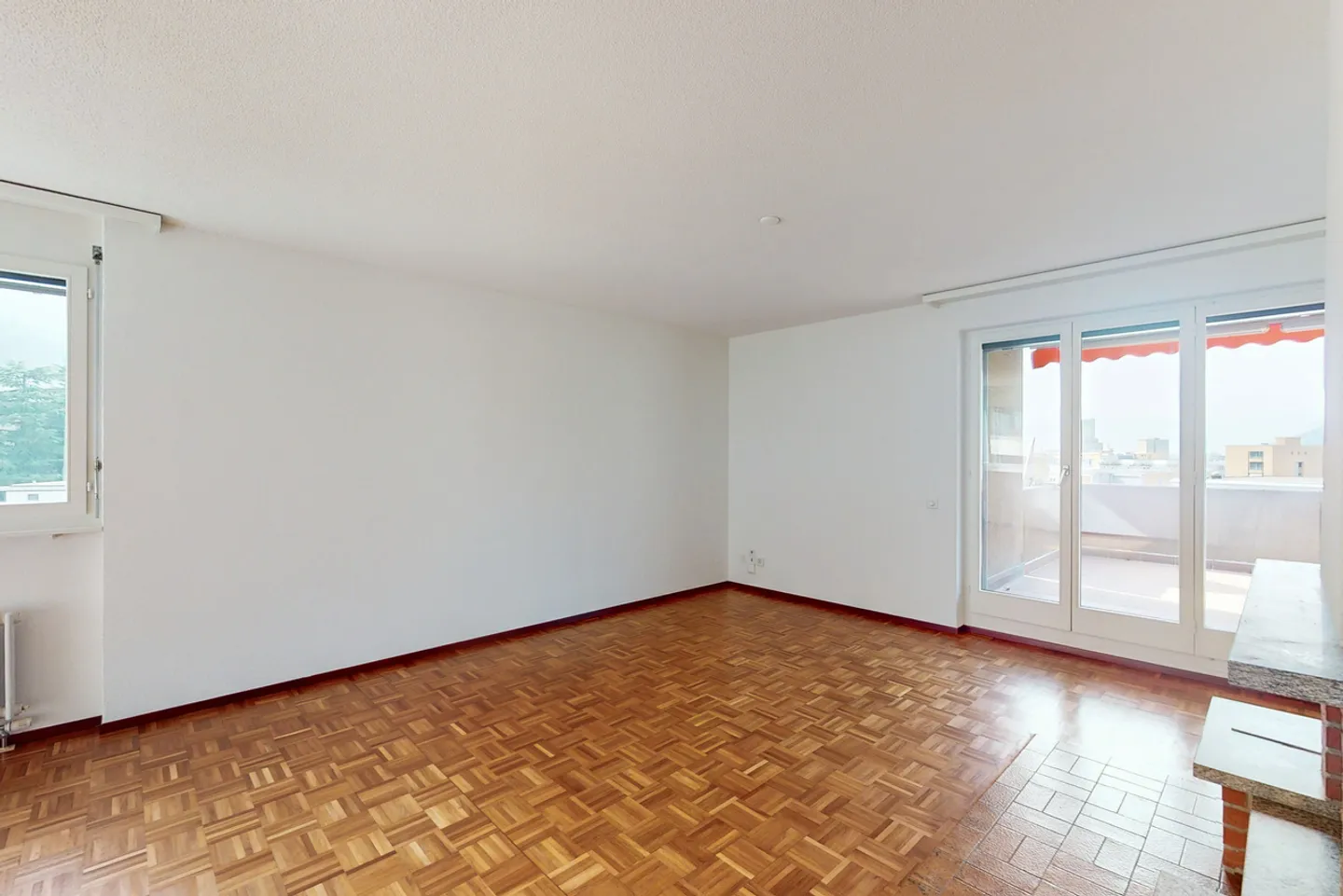 Ampio attico con camino e terrazza panoramica a Giubiasco - Foto 2 di 10