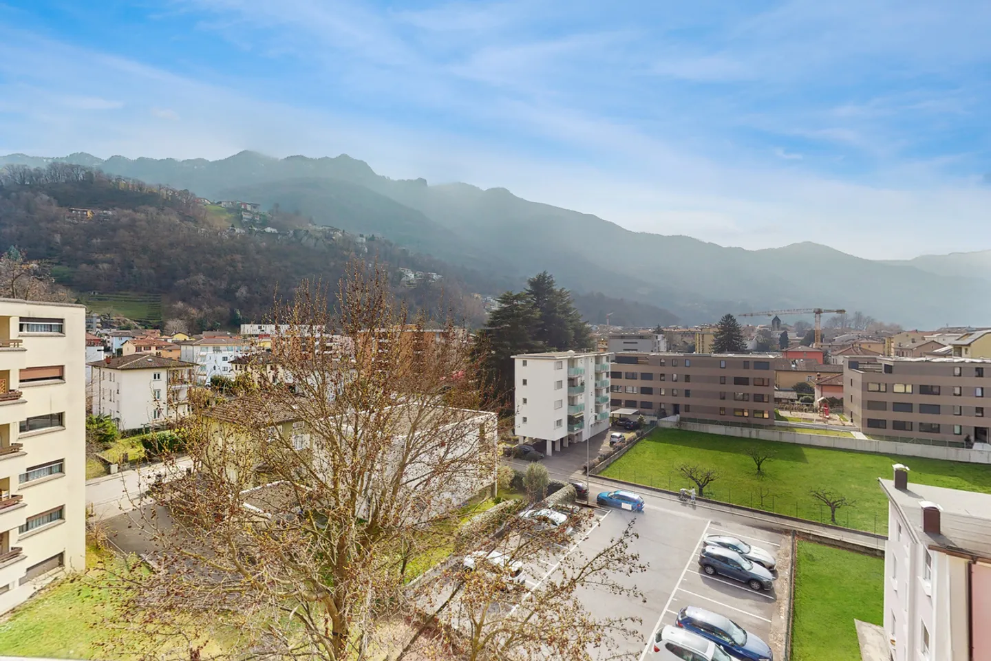 Ampio attico con camino e terrazza panoramica a Giubiasco - Foto 5 di 10