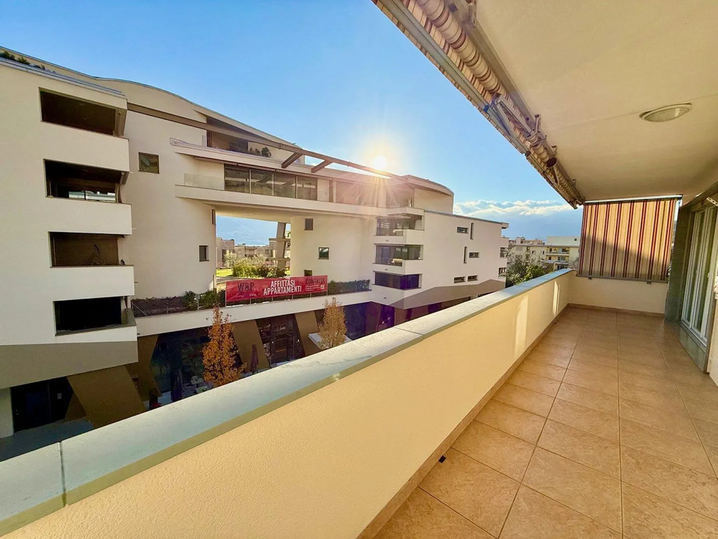 Moderne 2.5 Wohnung im Zentrum von Minusio - Foto 2 von 22