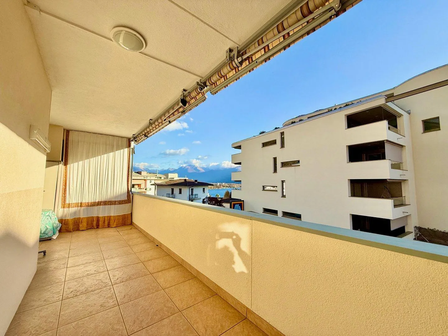 Moderne 2.5 Wohnung im Zentrum von Minusio - Foto 16 von 22