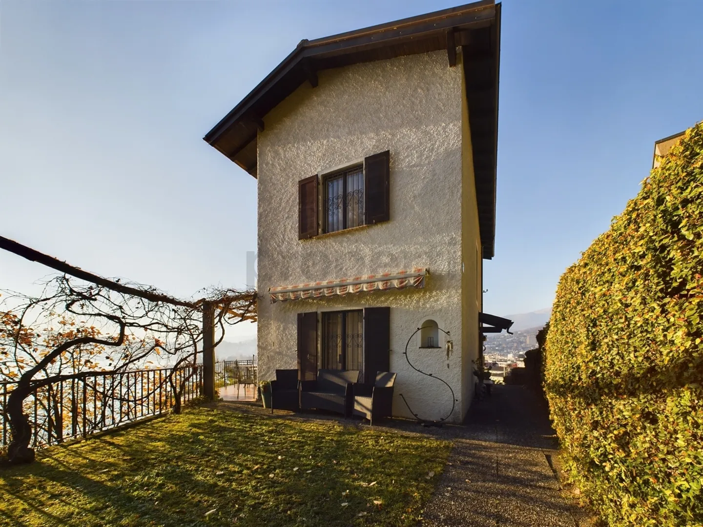 Villa Unica con Vista Spettacolare sul Lago di Lugano - Foto 1 di 11