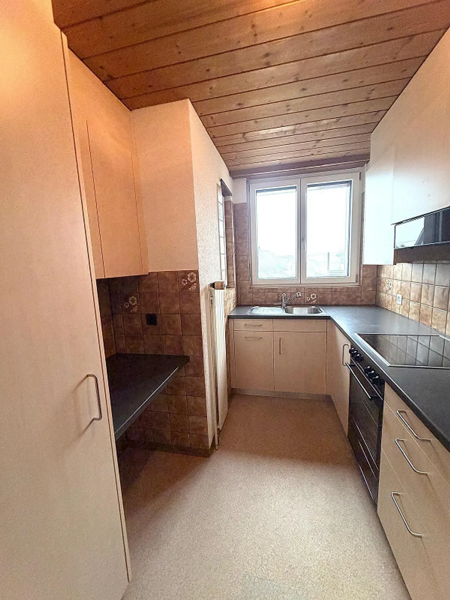 Appartement 1,5 + 3,5 pièces avec balcon/jardin d'hiver - Photo 2 sur 11