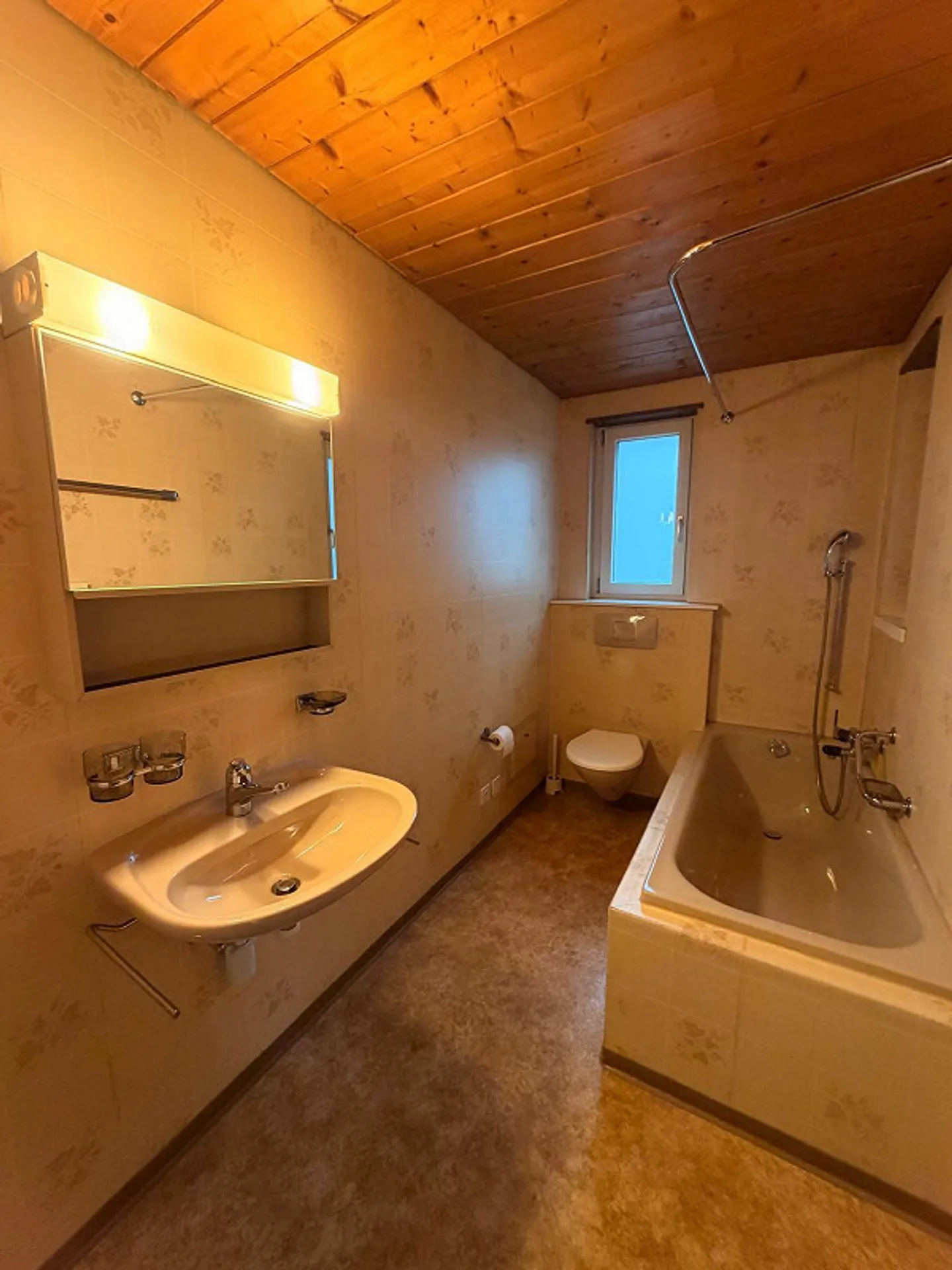 Appartement 1,5 + 3,5 pièces avec balcon/jardin d'hiver - Photo 10 sur 11