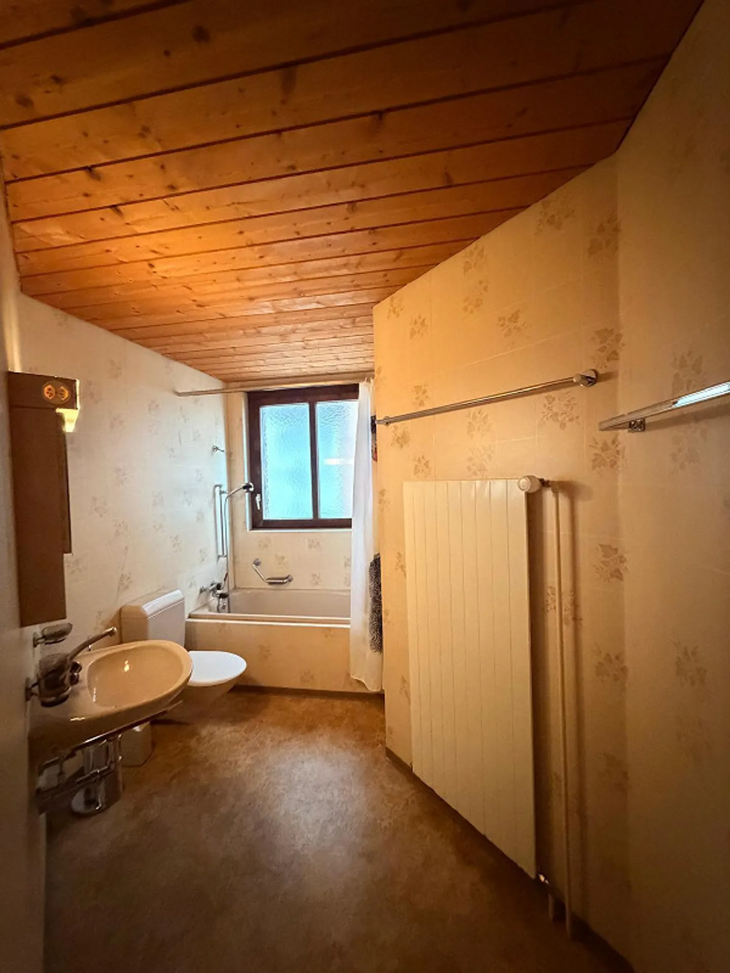 Appartement 1,5 + 3,5 pièces avec balcon/jardin d'hiver - Photo 6 sur 11