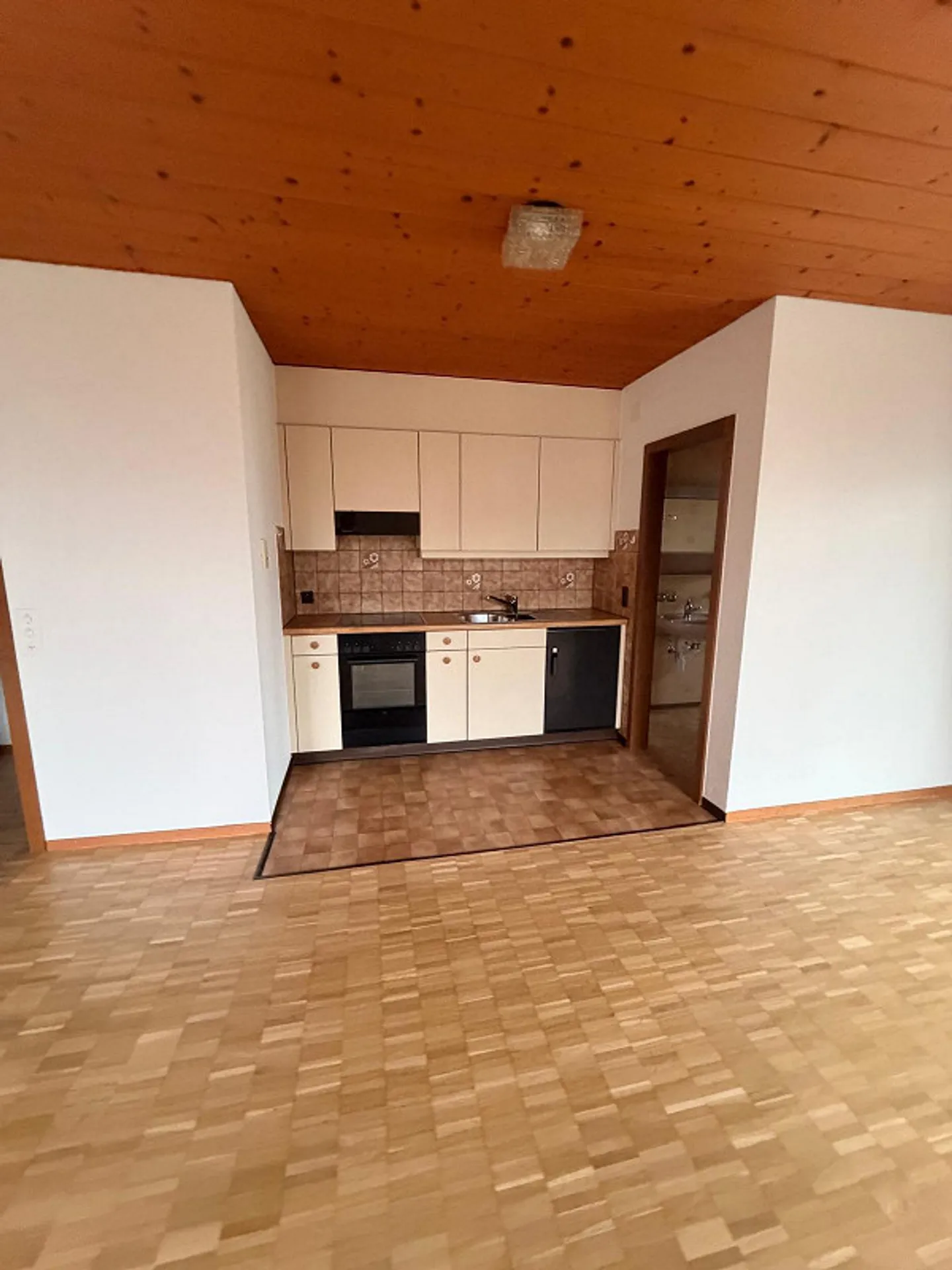 Appartement 1,5 + 3,5 pièces avec balcon/jardin d'hiver - Photo 8 sur 11