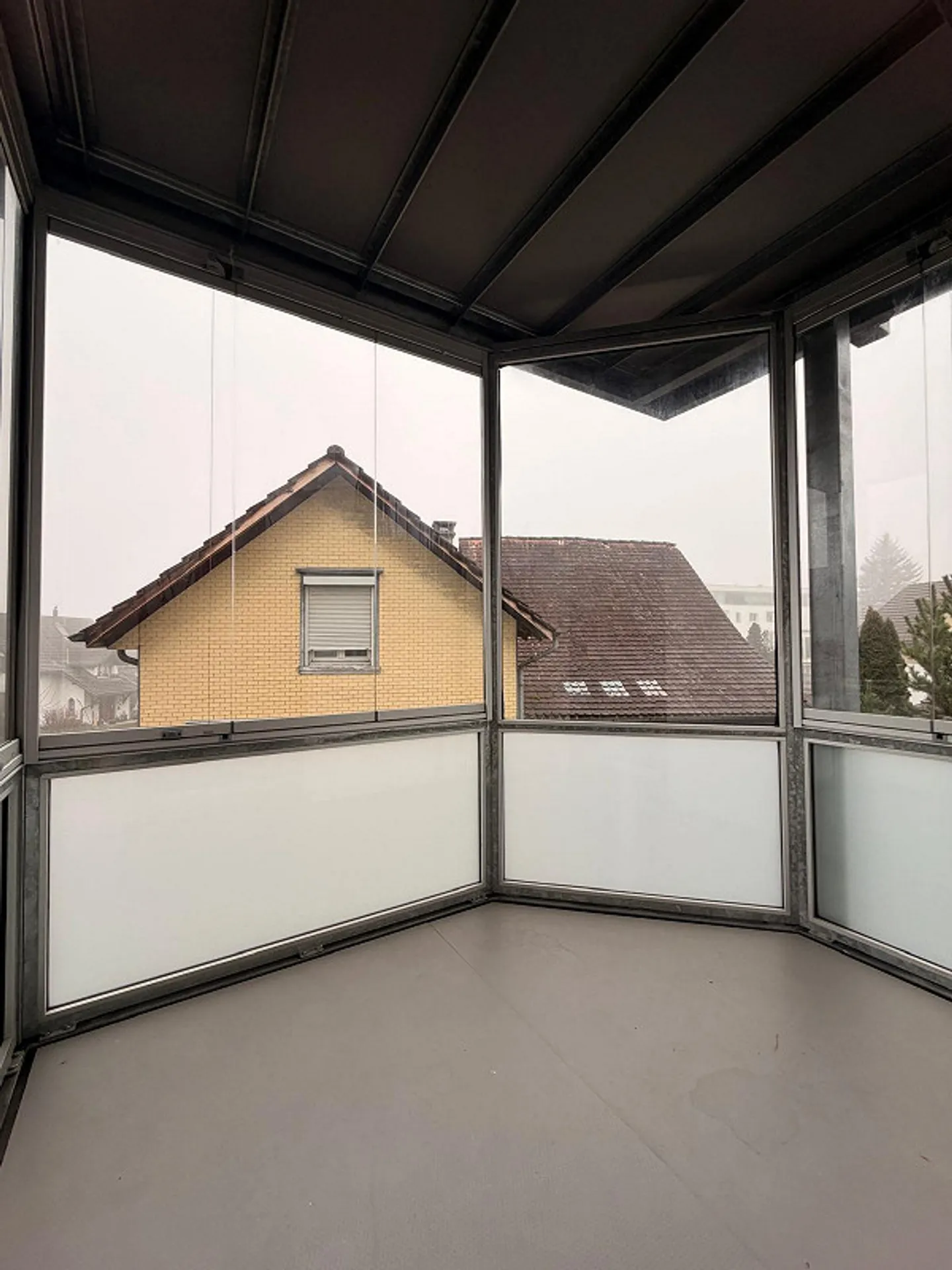 Appartement 1,5 + 3,5 pièces avec balcon/jardin d'hiver - Photo 9 sur 11
