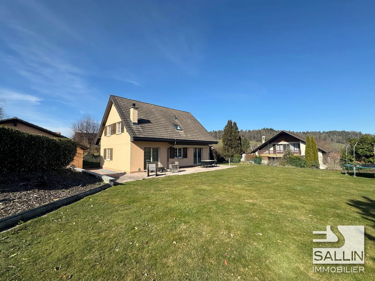 Belle propriété individuelle de 4½ pièces avec garage double - Photo 1 sur 13