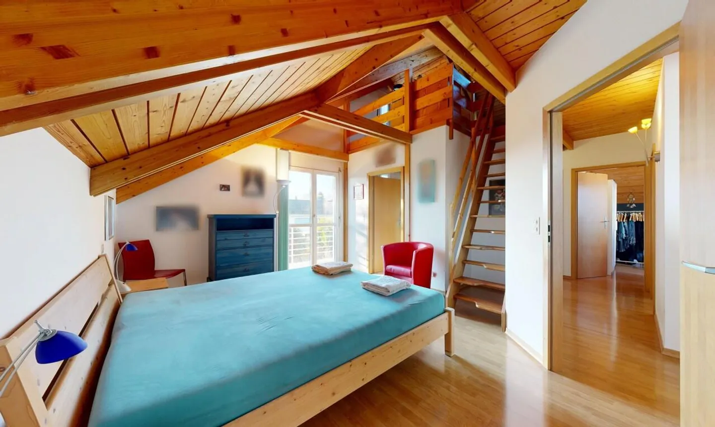 Beautiful family villa with tree-lined garden and private studio - Photo 5 of 11