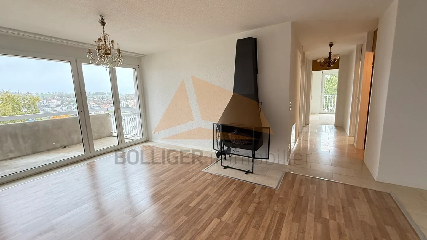 FOR SALE 4-ROOM APARTMENT WITH GARAGE BOX - Photo 1 of 13