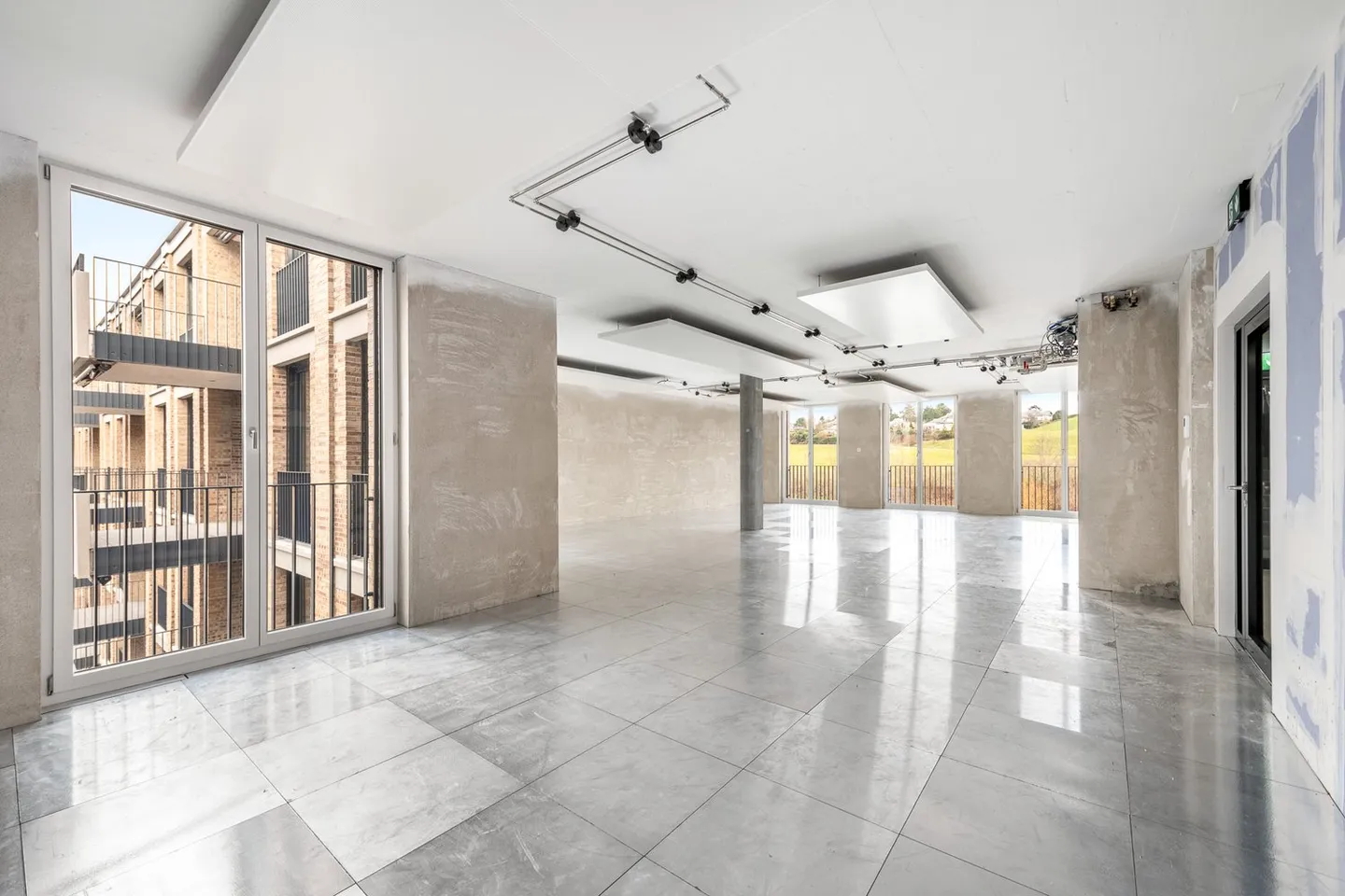 Modern office space in sustainable new building in Adliswil - Photo 4 of 7