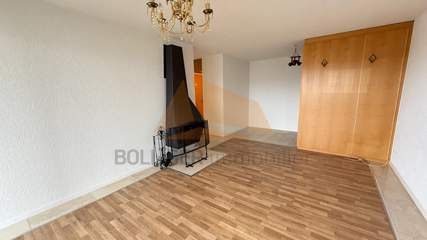 FOR SALE 4-ROOM APARTMENT WITH GARAGE BOX - Photo 5 of 13