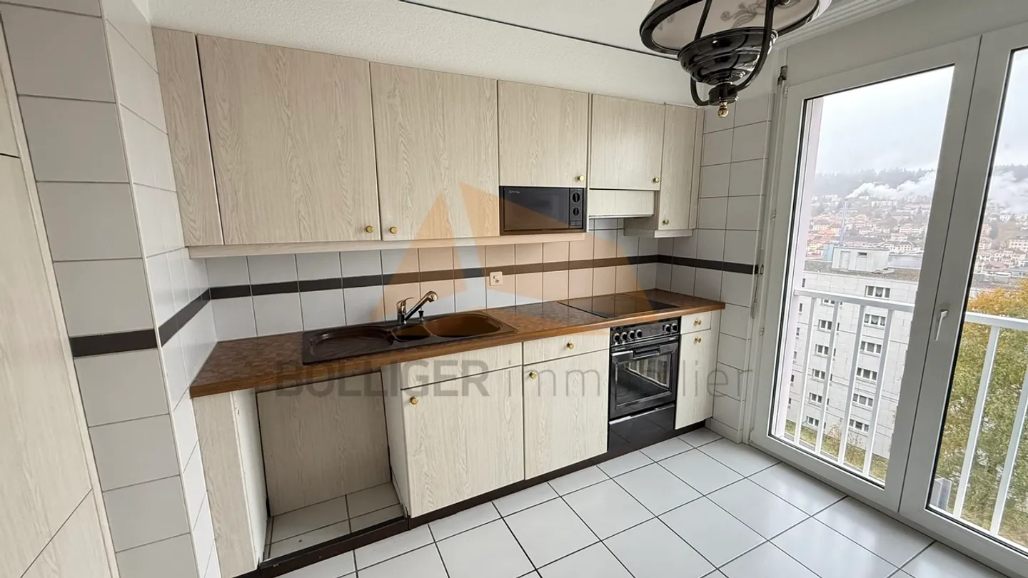 FOR SALE 4-ROOM APARTMENT WITH GARAGE BOX - Photo 7 of 13