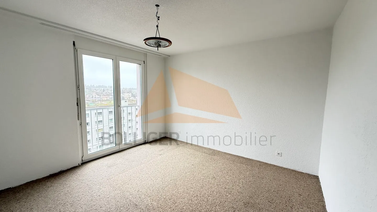 FOR SALE 4-ROOM APARTMENT WITH GARAGE BOX - Photo 8 of 13