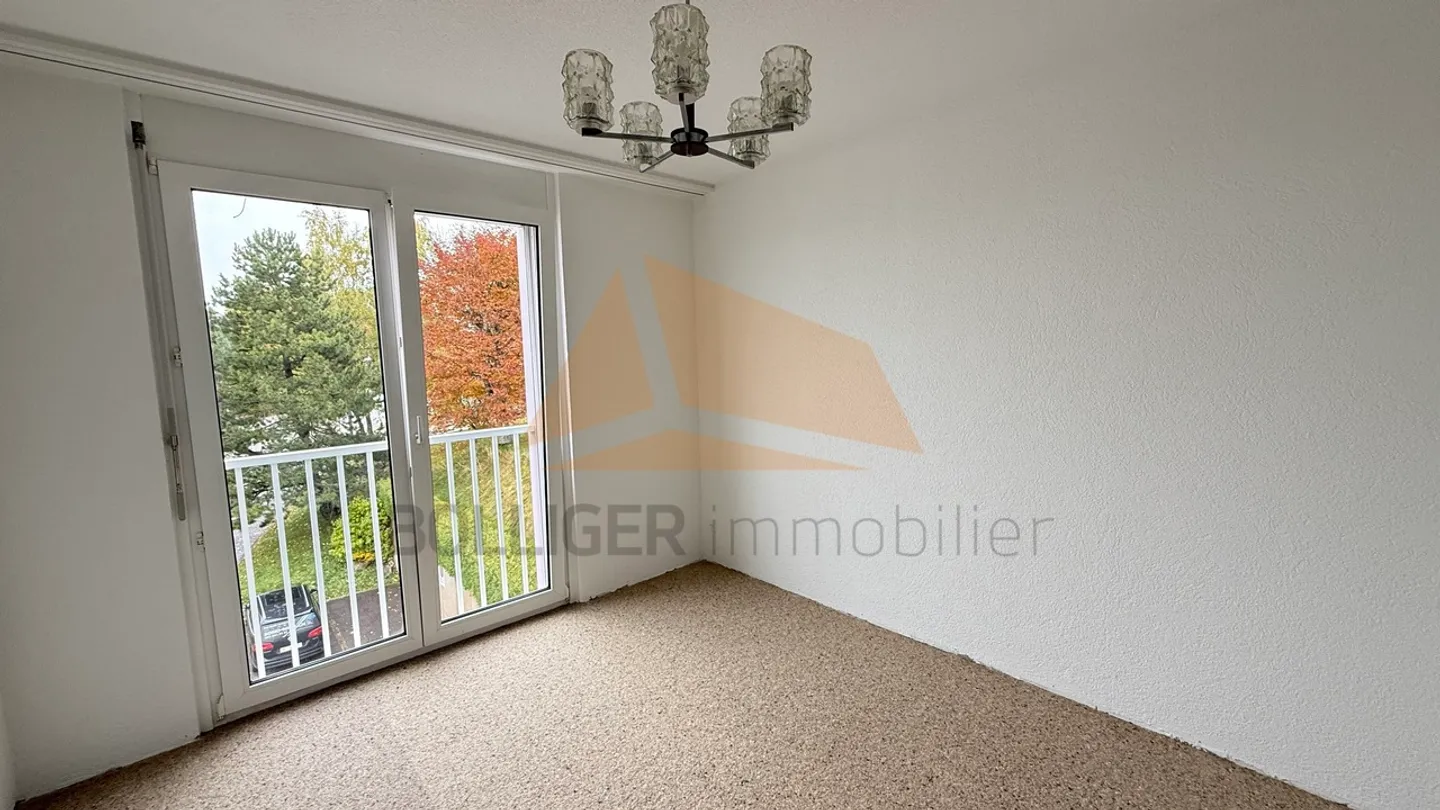 FOR SALE 4-ROOM APARTMENT WITH GARAGE BOX - Photo 9 of 13