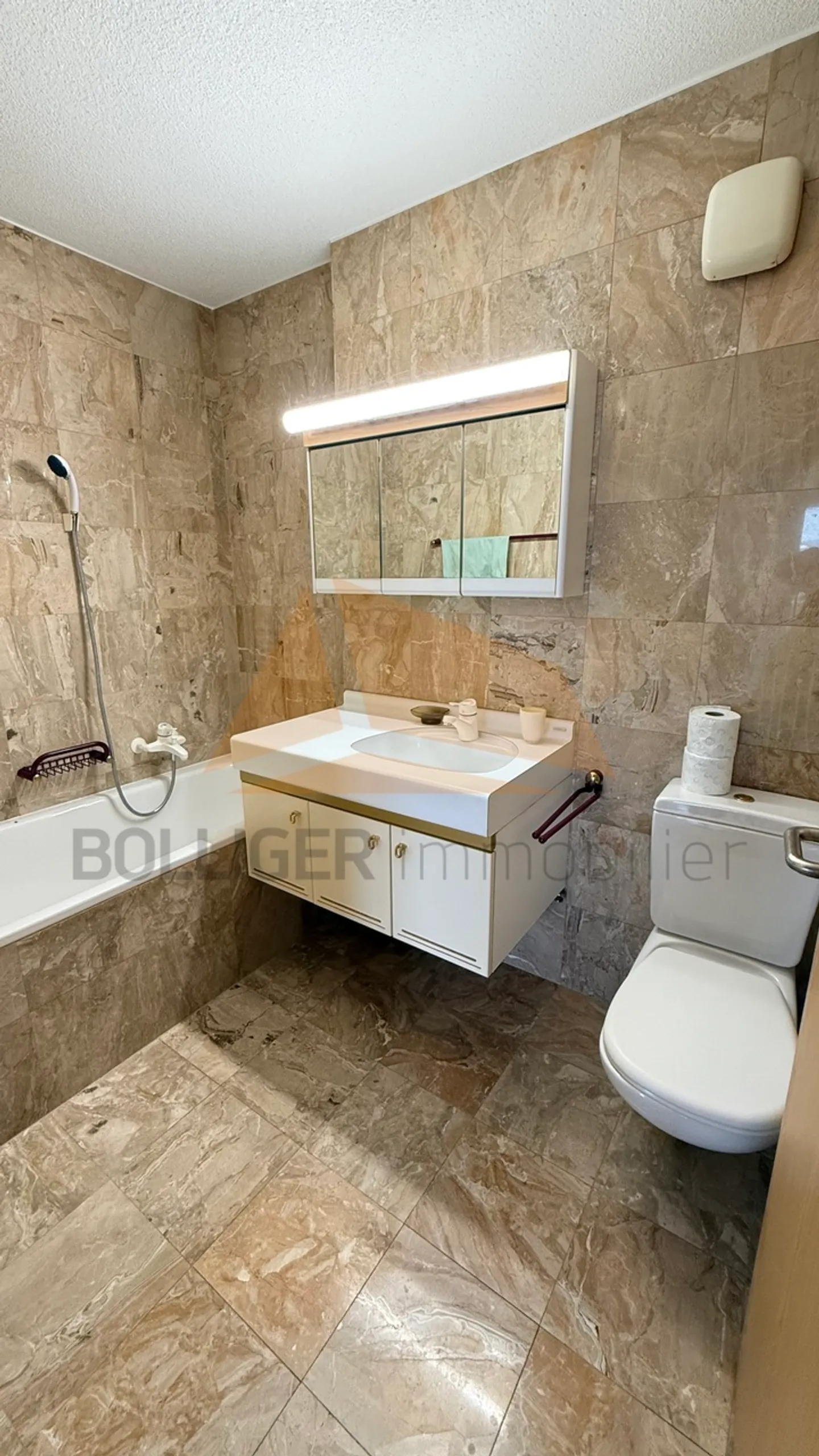 FOR SALE 4-ROOM APARTMENT WITH GARAGE BOX - Photo 10 of 13