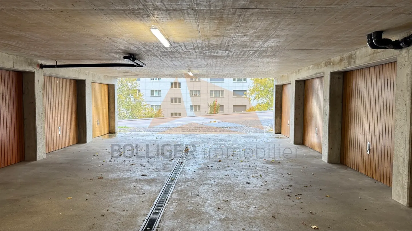 FOR SALE 4-ROOM APARTMENT WITH GARAGE BOX - Photo 12 of 13