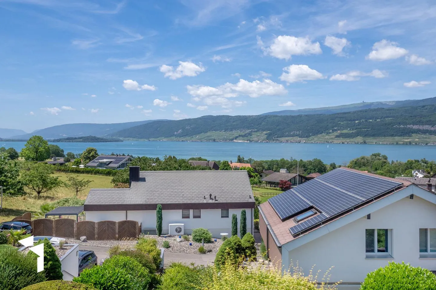 Fehr Immobilier - Maison individuelle de 5,5 pièces bien ensoleillée avec vue sur le lac - Photo 1 sur 13