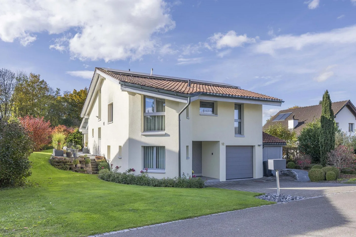 Well-maintained single-family home for families - Photo 1 of 15