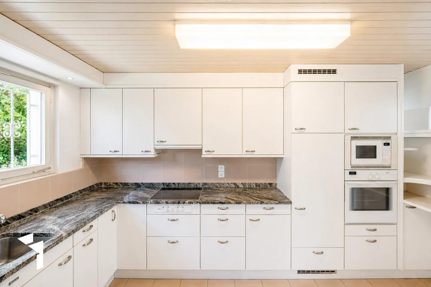 Fehr Immobilier - Maison individuelle de 5,5 pièces bien ensoleillée avec vue sur le lac - Photo 5 sur 13