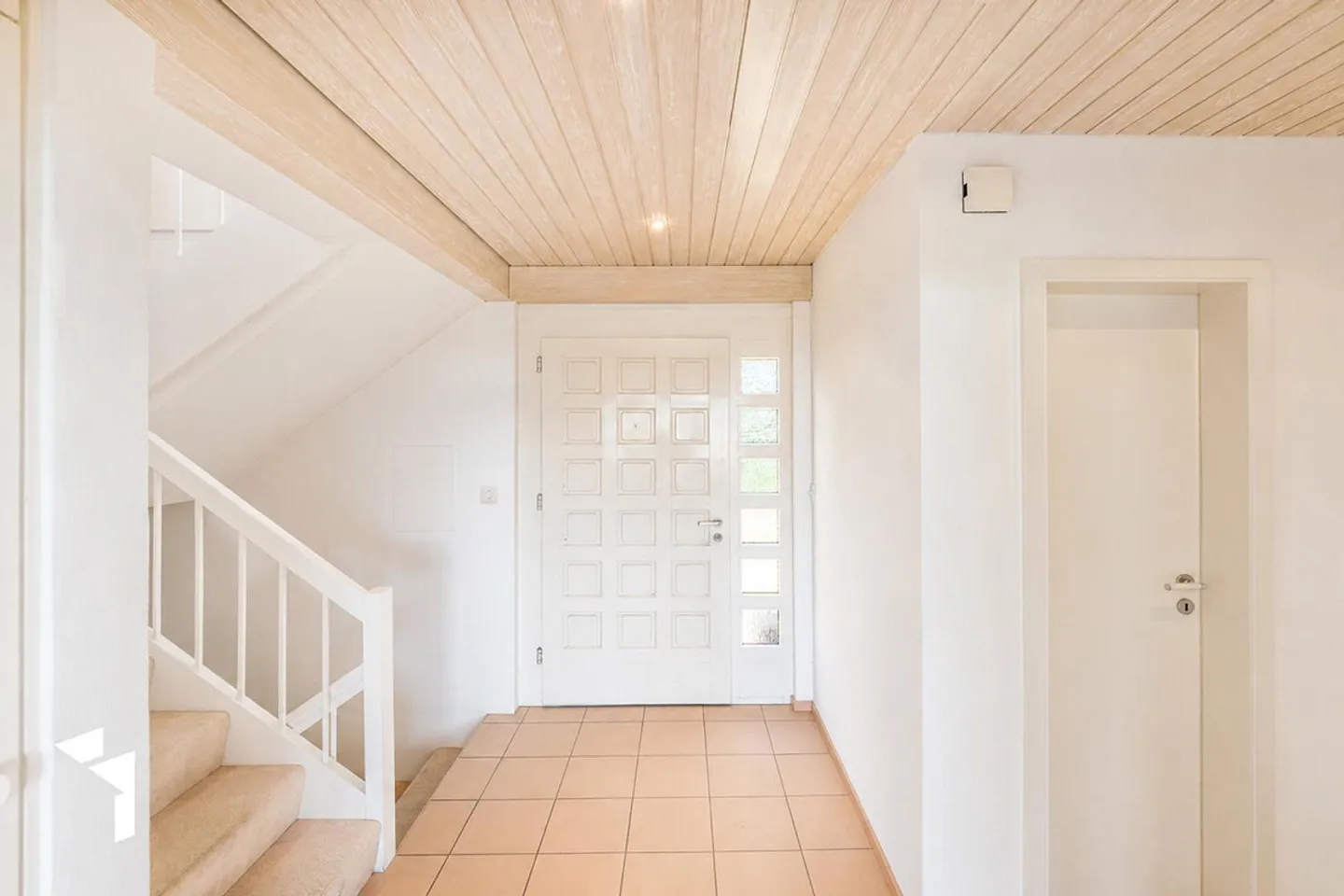 Fehr Immobilier - Maison individuelle de 5,5 pièces bien ensoleillée avec vue sur le lac - Photo 7 sur 13