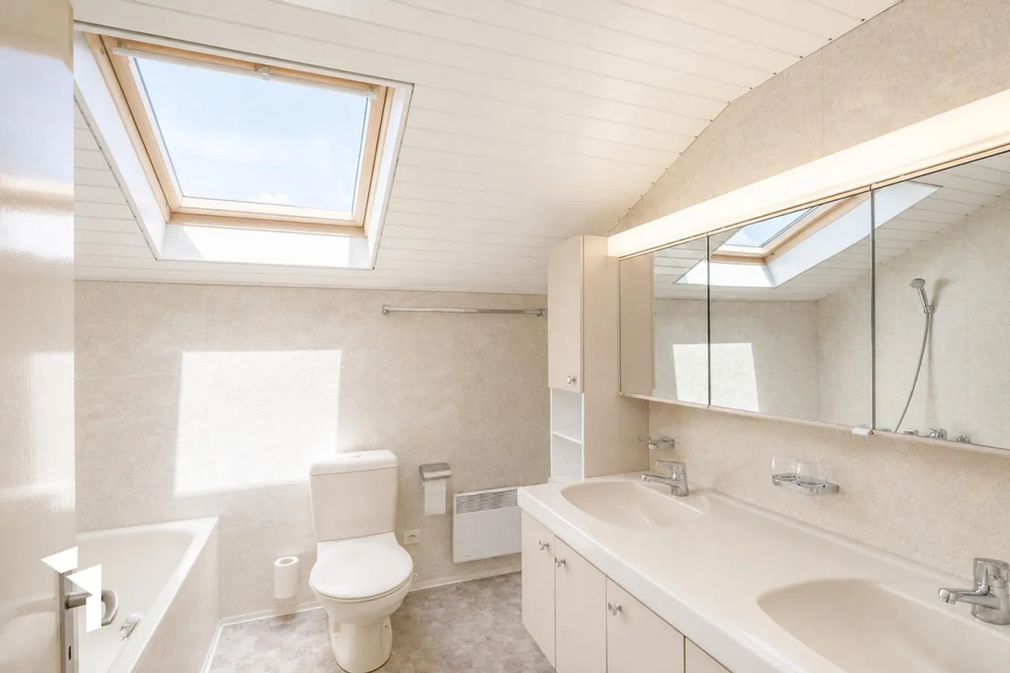 Fehr Immobilier - Maison individuelle de 5,5 pièces bien ensoleillée avec vue sur le lac - Photo 10 sur 13