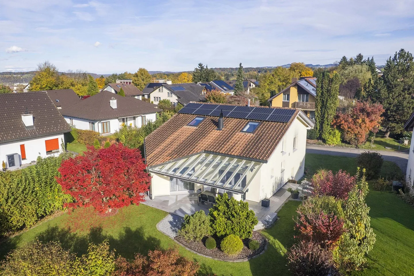 Well-maintained single-family home for families - Photo 2 of 15
