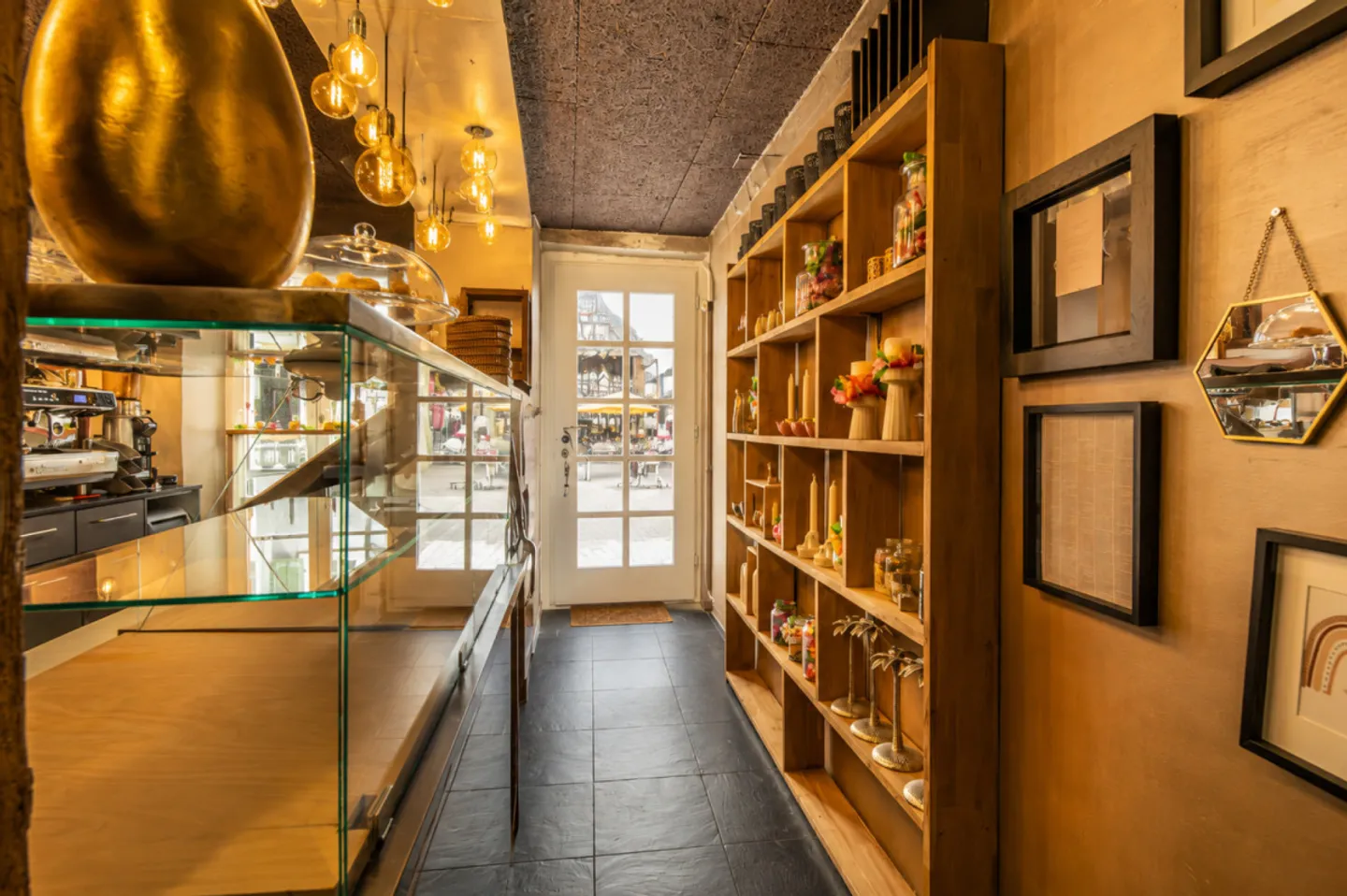 Vivre et travailler au cœur de Stein am Rhein - Maison historique de la vieille ville avec espace gastronomique et passage piéton - Photo 9 sur 25