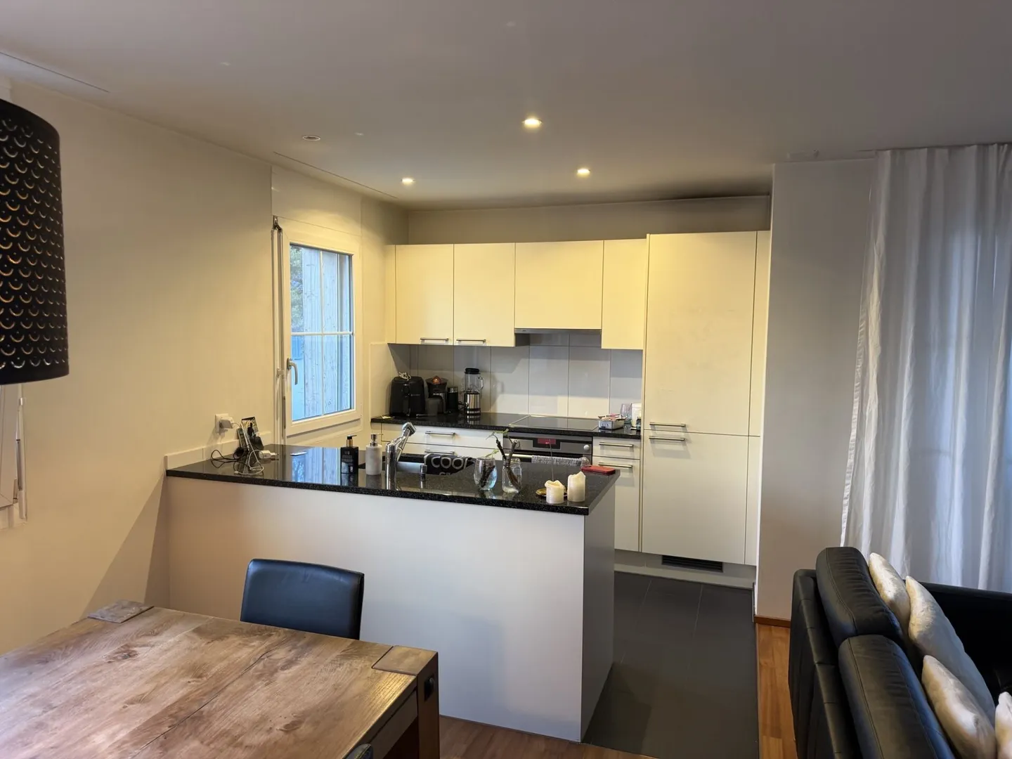 Appartamento cittadino di 4½ stanze dal design moderno in una posizione ben collegata - Foto 6 di 14