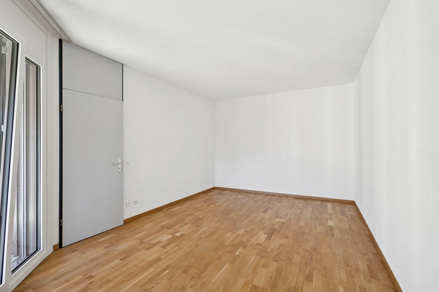 Charming Apartment in Quiet Area - Photo 6 of 10