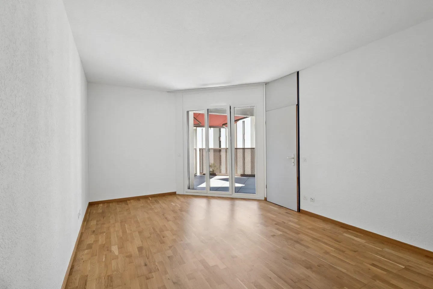Charming Apartment in Quiet Area - Photo 7 of 10