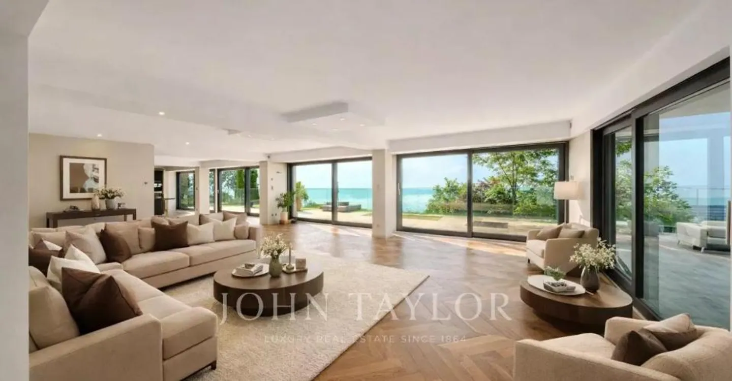 Stupenda Villa con Vista Lago - Foto 1 di 12