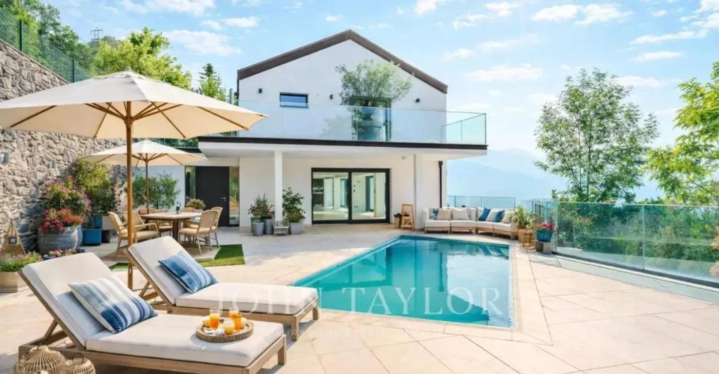 Stupenda Villa con Vista Lago - Foto 3 di 12