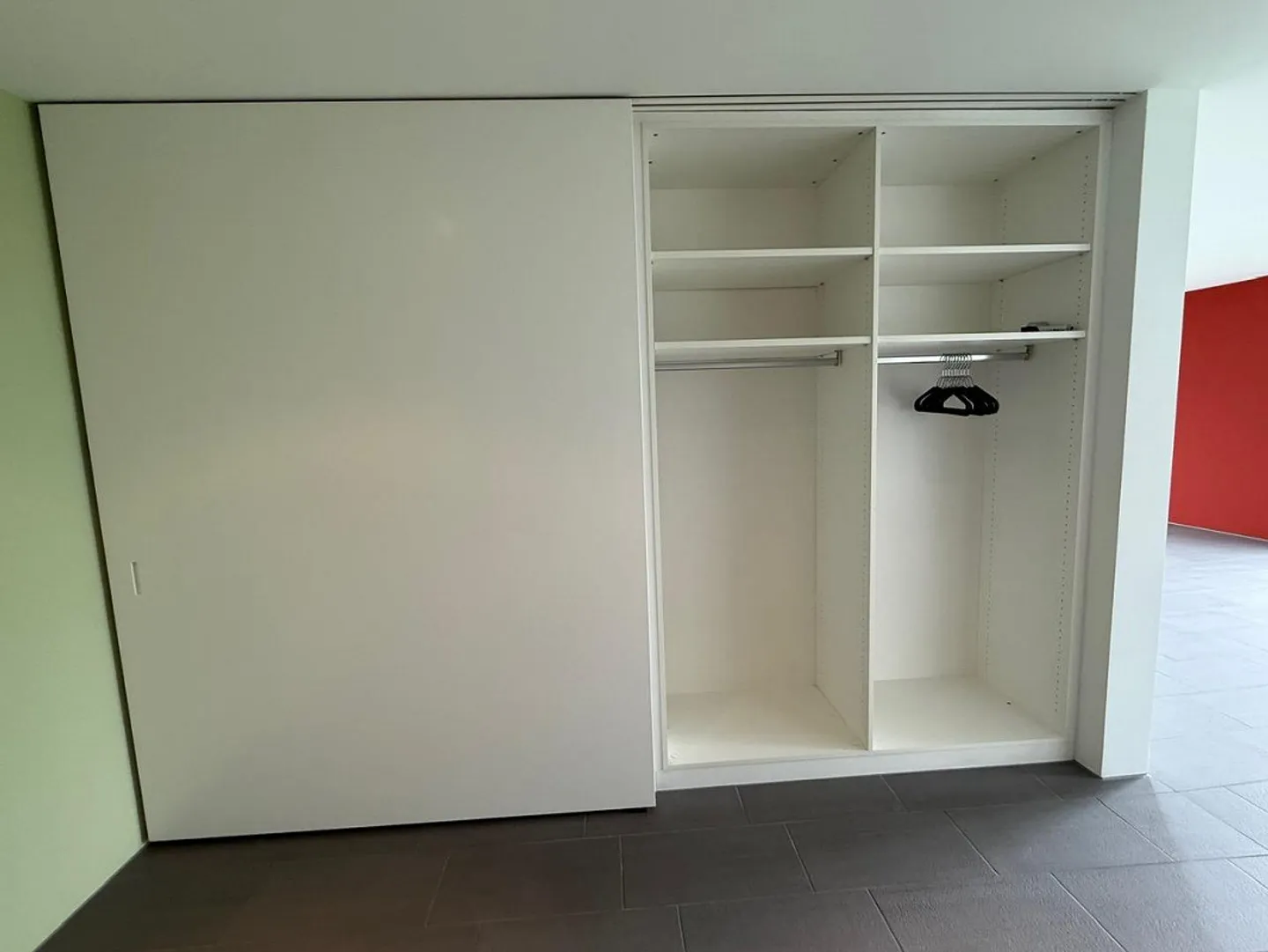 APPARTAMENTO MODERNO 3.5 STANZE CON TERRAZZA E VISTA SUL LAGO A WÄDENSWIL - Foto 12 di 17