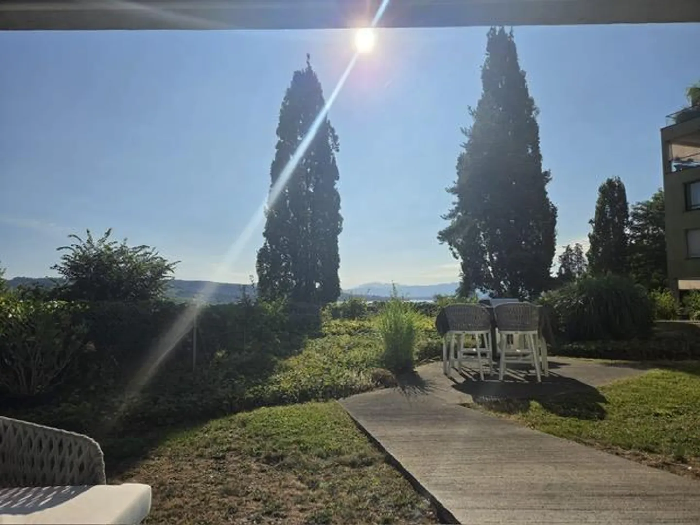 APPARTAMENTO MODERNO 3.5 STANZE CON TERRAZZA E VISTA SUL LAGO A WÄDENSWIL - Foto 16 di 17