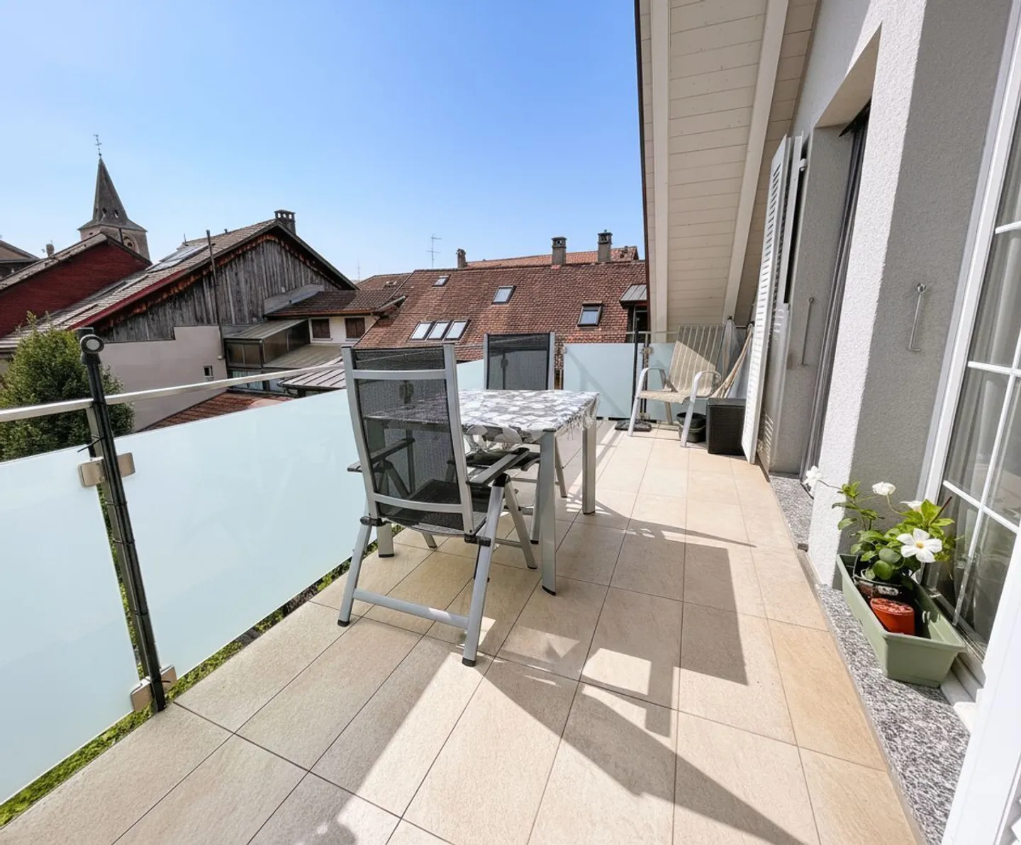 Herz von Villeneuve: Gebäude mit 3 Wohnungen + Bauparzelle - Foto 5 von 6