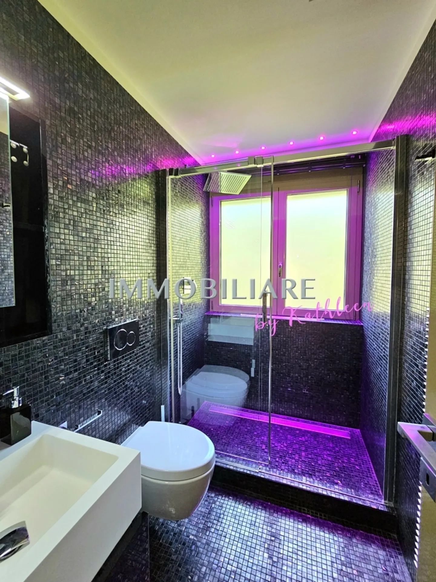 Appartamento di Lusso con Vista Lago - Foto 19 di 28