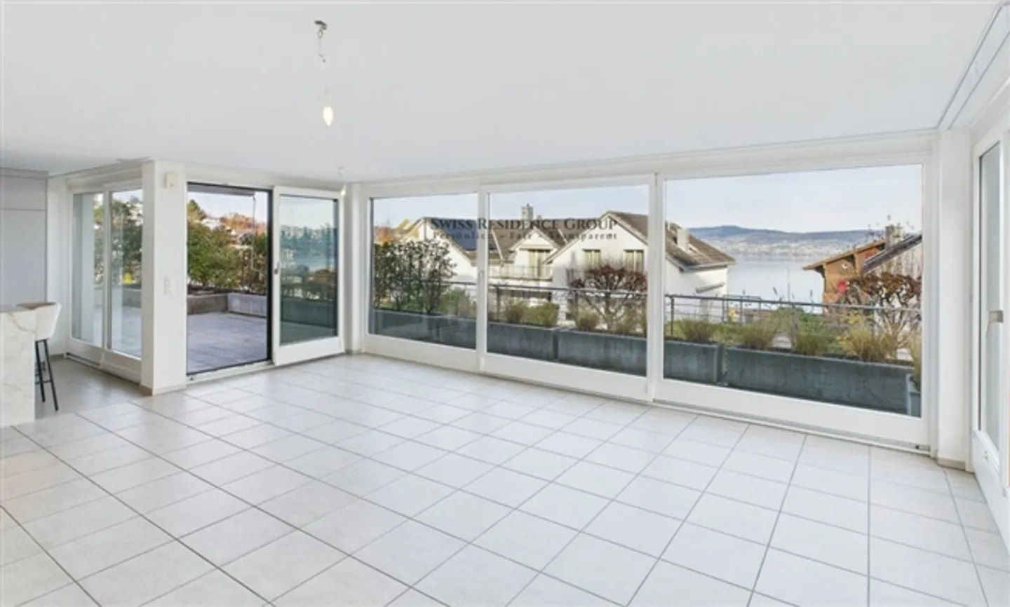 Vivere con vista: Appartamento terrazza da sogno di 6,5 stanze con vista lago a Wollerau - Foto 4 di 20