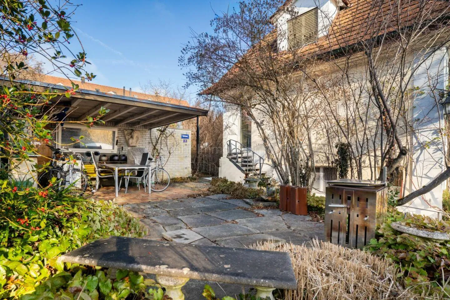 Affascinante casa trifamiliare con giardino a Winterthur-Veltheim - Foto 27 di 29