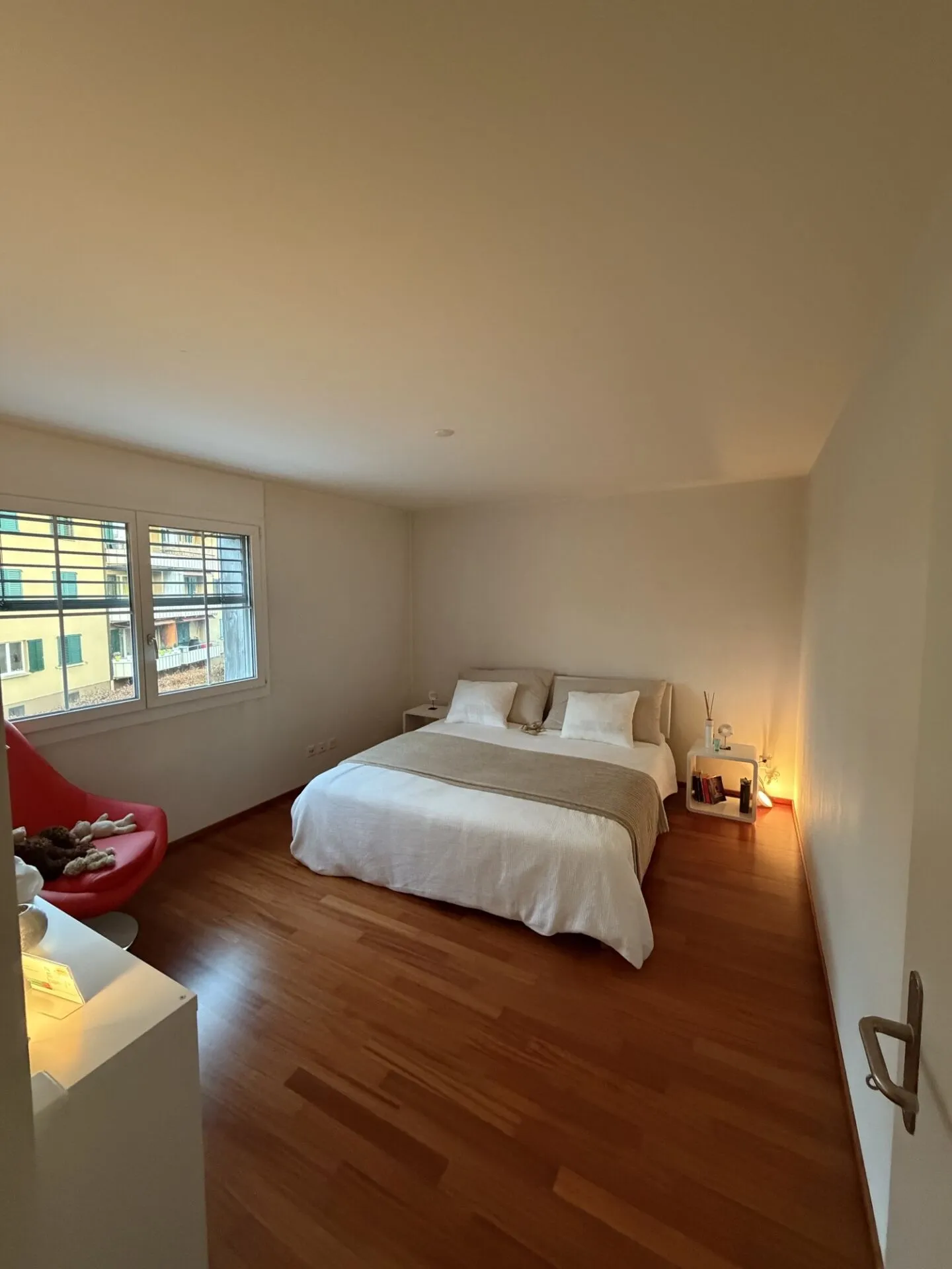 Appartamento cittadino di 4½ stanze dal design moderno in una posizione ben collegata - Foto 10 di 14