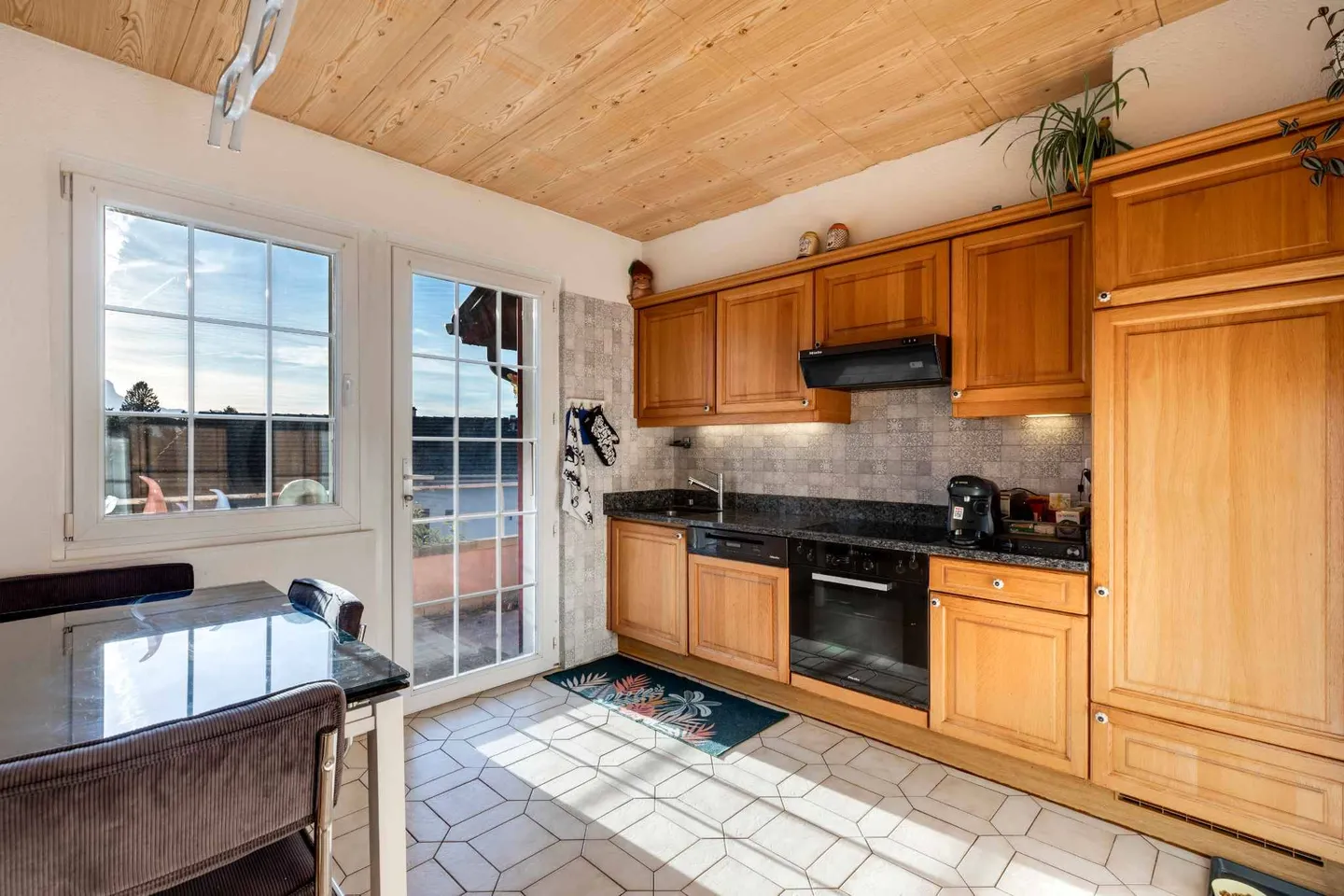 Casa familiare con potenziale locativo in un quartiere residenziale di Vevey - Foto 3 di 13